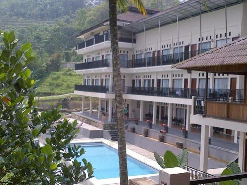 Santa Monica Hotel And Convention Ciherangsating Dış mekan fotoğraf